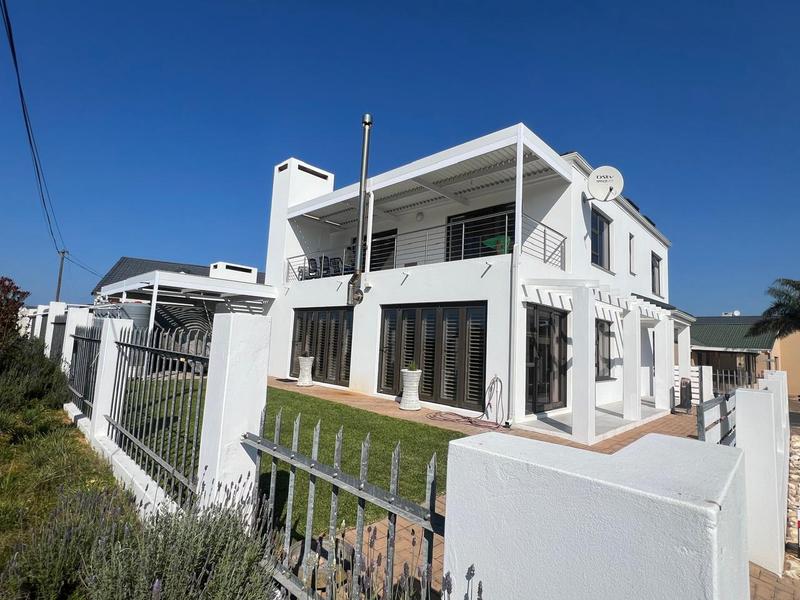 3 Bedroom Property for Sale in Stilbaai Wes Western Cape